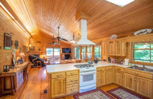 Laurel Springs Casa | Cabin at Cranberry Mill - Private Creekfront Cabin in Laurel Springs