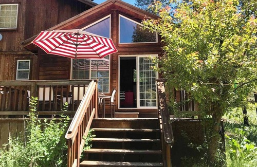 Truckee Cabina | Escapada contemporánea de montaña por esquí y ciudad