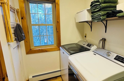 Bridgton Cabina | Cabin between Two Lakes -Private Beach on Moose Pond Minutes to Pleasant Mt Ski