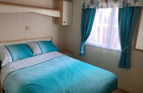 Maenporth Otro | Cabin by Beach & Nature Reserve Mon & Fri Check in Days Swanpool Falmouth Cornwall