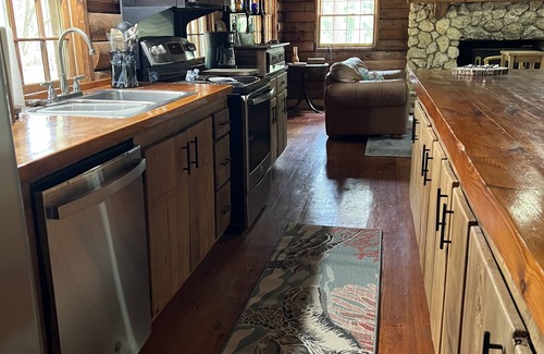 Panacea Cabina | Cabin By the Bay A unique authentic log cabin by the beach