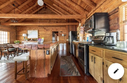 Panacea Cabina | Cabin By the Bay A unique authentic log cabin by the beach