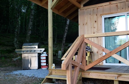 Jeffersonville Cabina | Cabin by the Rocks 12 x12 rustic cabin