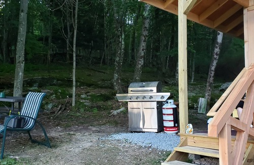 Jeffersonville Cabina | Cabin by the Rocks 12 x12 rustic cabin