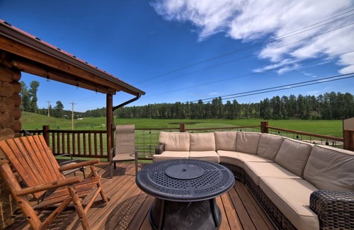 Nemo Cabina | Cabin close to Nemo, private stocked pond and hot tub great for families!