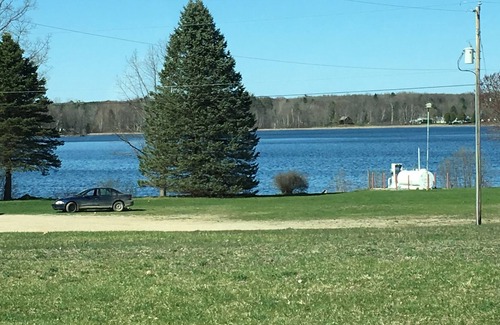 Barryton Casa | Cabaña/cabaña en el lago del lago Tubbs! 5402 Point DrMecosta, MI 49332