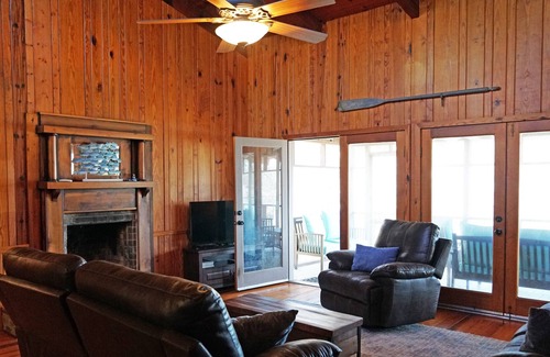 Manning Casa | Cabin Cove on Lake Marion