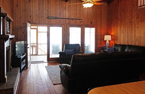 Manning Casa | Cabin Cove on Lake Marion
