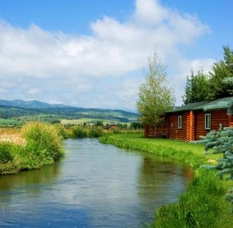 Thayne Cabina | Cabin Creek Inn