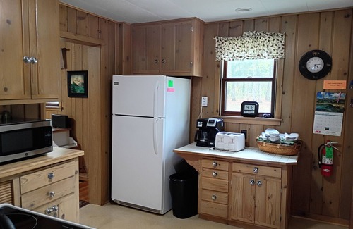 Marenisco Cabina | Cabin Creek on the western banks of Lake Gogebic
