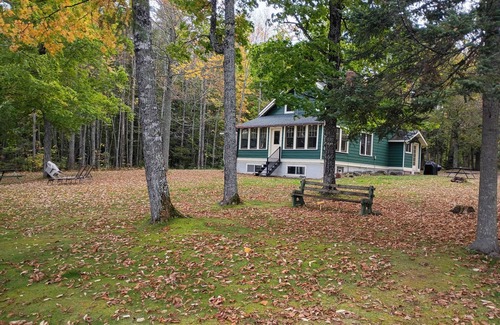 Marenisco Cabina | Cabin Creek on the western banks of Lake Gogebic