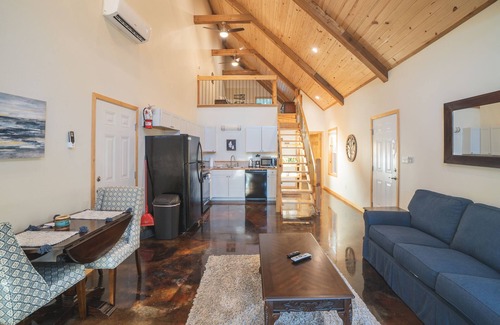 Royal Cabina | Cabin D at Safe Harbor Brady Mountain on Lake Ouachita!