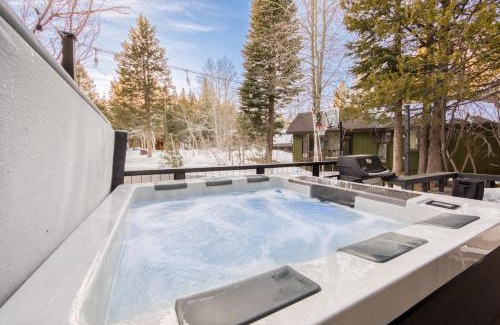 Truckee Casa | Cabin Fever at Tahoe Donner by Tahoe Getaways - 2 BR with Hot Tub & HOA