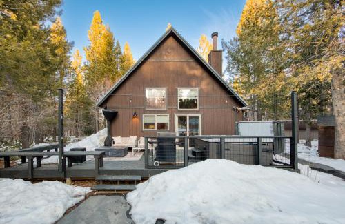 Truckee Casa | Cabin Fever at Tahoe Donner by Tahoe Getaways - 2 BR with Hot Tub & HOA