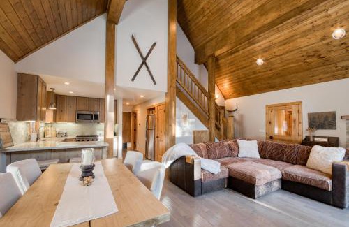 Truckee Casa | Cabin Fever at Tahoe Donner by Tahoe Getaways - 2 BR with Hot Tub & HOA