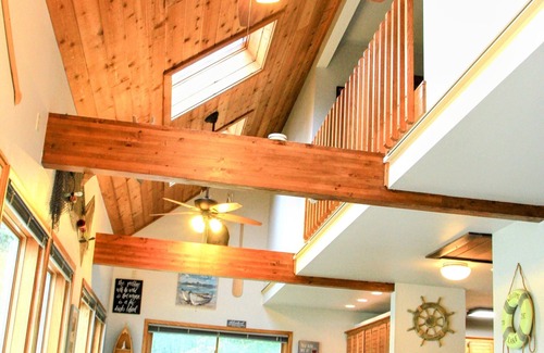 Redgranite Casa | Bully's Pearl Lake, enorme patio en el agua, WIFI, TV directa, Netflix, balsa, kayaks, etc.