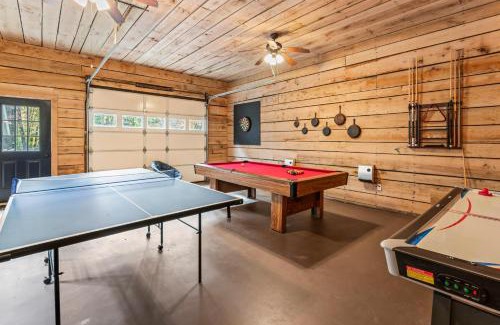 Dahlonega Casa | Cabin Fever - Hot Tub, Game Room, 3 King Beds