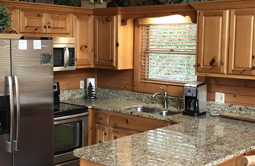 Gatlinburg Cabina | Cabin Fever ~ Pet friendly ~ ubicado en Black Bear Falls Community ~ Gatlinburg TN