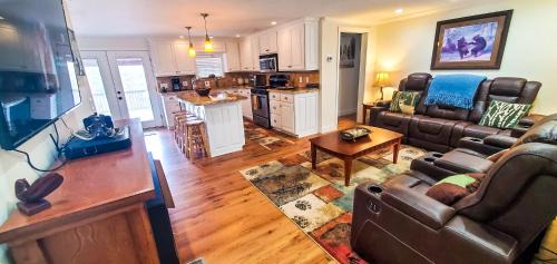 West Jefferson Casa | Cabin Fever