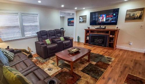 West Jefferson Casa | Cabin Fever