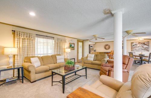 Tunica Casa | Cabin Fire Pit Less Than Half-Mi to Tunica Lake!
