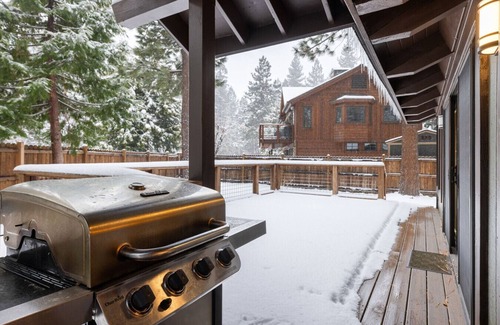 Tahoe Sierra Estates Casa | Cabin for 8 HotTub Walk to Private Beach for HOA