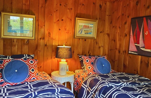 Boothbay Cabina | Cabin Gateway is located on the river with easy access to nearby attractions.