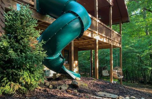 Morganton Casa | Cabin Getaway Near Atlanta Slide Deck Hot Tub