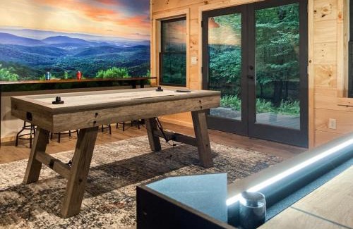 Morganton Casa | Cabin Getaway Near Atlanta Slide Deck Hot Tub