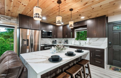 Gatlinburg - Pigeon Forge Chalet De Esquí | New Listing Promotion Price! Hot Tub-Arcade-Close to Dollywood-All Attractions!