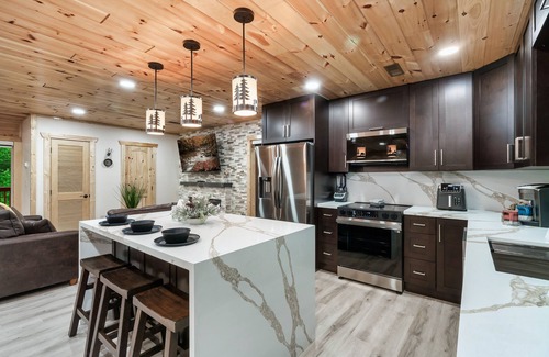 Gatlinburg - Pigeon Forge Chalet De Esquí | New Listing Promotion Price! Hot Tub-Arcade-Close to Dollywood-All Attractions!