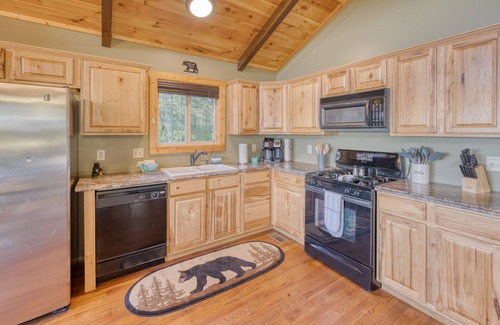 Ellijay Cabina | Cabin in 150Acres| Views | Theater |Hot Tub| Game Rm| Fire Pit