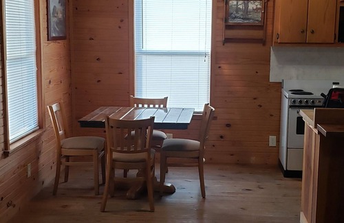 Fifty-Six Cabina | Cabin in Heart of the Ozarks