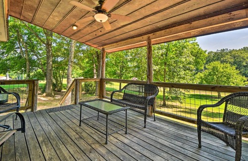 Guntersville Casa | Cabin in Resort - half Mi to Guntersville Lake!