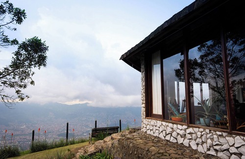Medellin Cabina | Cabaña en Santa Elena con vista a Medellín