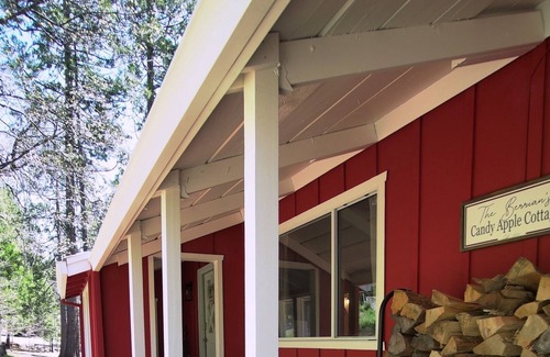 Glencoe Cabaña | Cabin in the mountains with private lake and hot tub