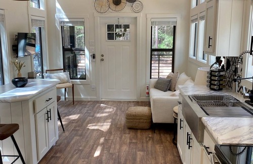 Dogwood Cabina | Cabin in the piney woods of East Texas, near lakes and state parks.