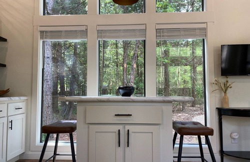 Dogwood Cabina | Cabin in the piney woods of East Texas, near lakes and state parks.