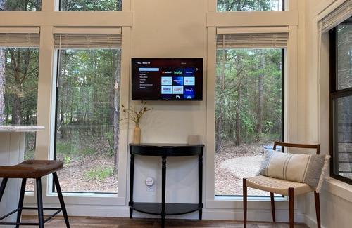 Dogwood Cabina | Cabin in the piney woods of East Texas, near lakes and state parks.