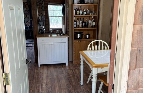 Crawford County Cabina | CABIN IN THE WOODS 3-2, Sleeps 8, 10 acres, pet friendly close to ORV trails!