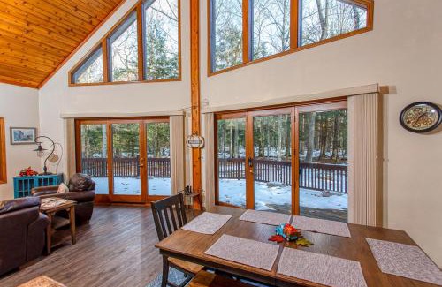Sturgeon Bay Casa | Cabin in the Woods by Simple Life Rentals