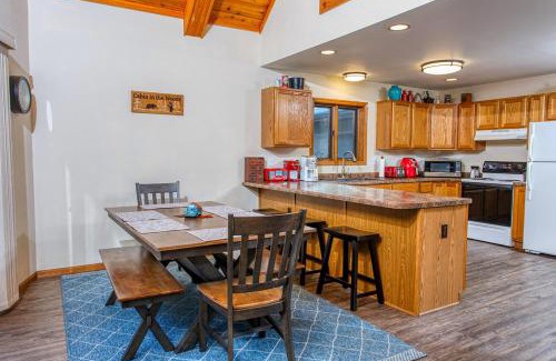 Sturgeon Bay Casa | Cabin in the Woods by Simple Life Rentals