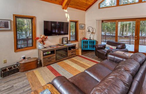 Sturgeon Bay Casa | Cabin in the Woods by Simple Life Rentals