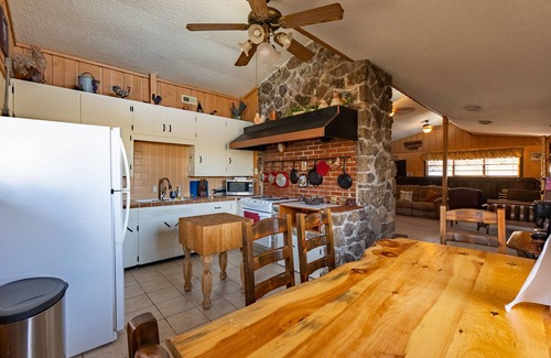 Jenkins Casa | Cabin in the woods close to Table Rock Lake