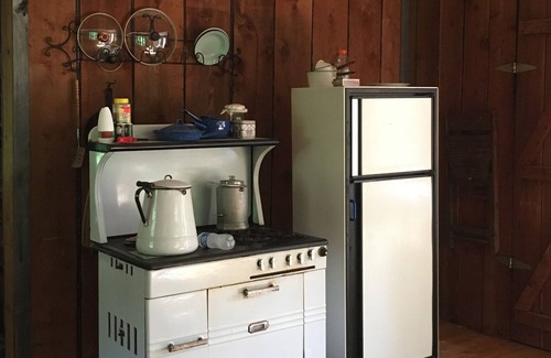 Guys Mills Cabina | Cabin in the Woods - off the grid with large pond nearby