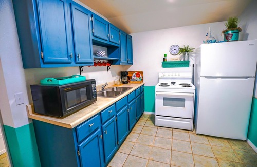 Eddyville Cabaña | Cabin In The Woods (Sleeps 1-6) - Secluded cabin: 1BR (2Q), 1BA (shower), LR, kitchen, patio, fire pit.