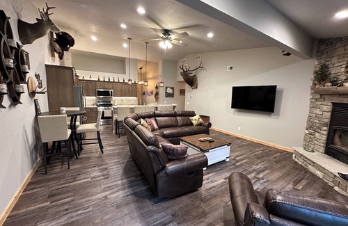 Iola Cabina | Cabin in the Woods-Sleeps 10!