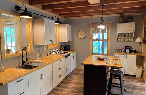 Coloma Cabina | Cabin in the woods with wrap around porch