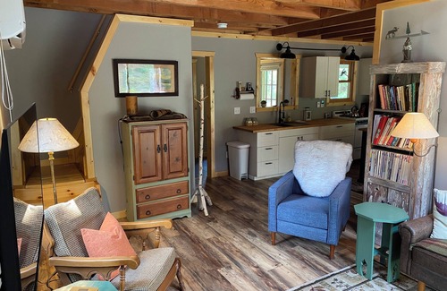 Coloma Cabina | Cabin in the woods with wrap around porch