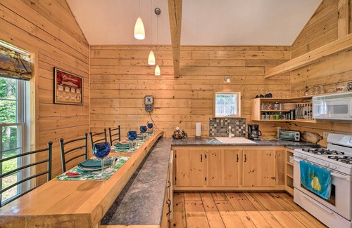 Franklin County Casa | Cabin-Inspired Home < 12 Mi to Sugarloaf Mtn!
